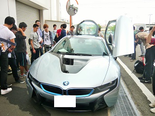 i8